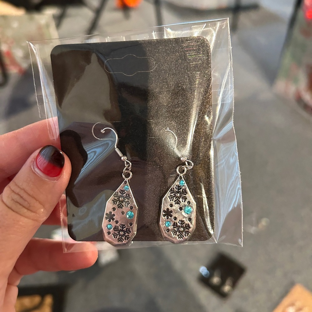 Handmade Chic Silver and Blue Teardrop Earrings